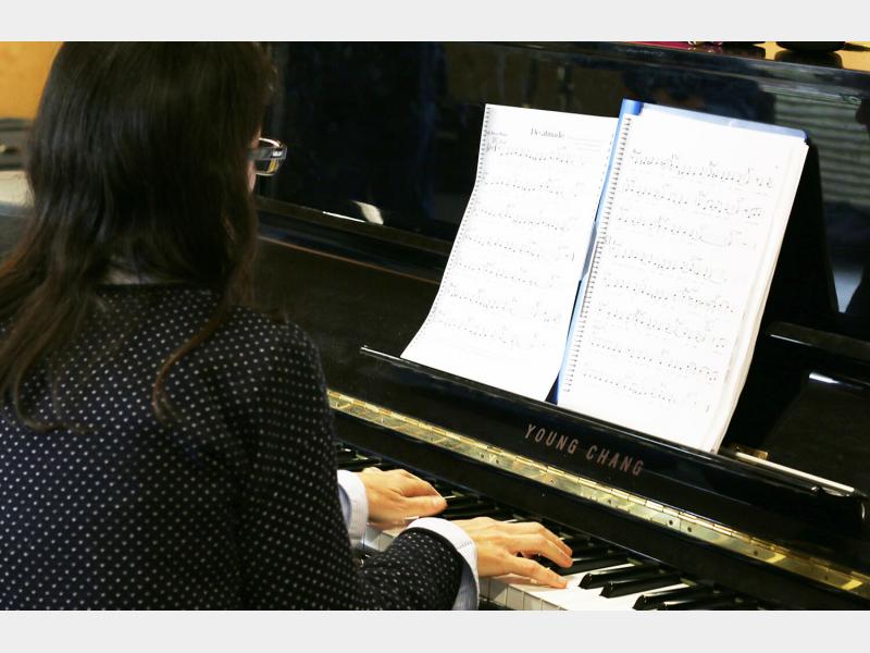 Piano student in class